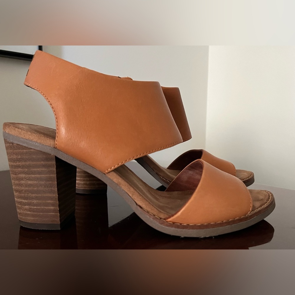 Toms Majorca Cutout Sandals Tan Size 5.5
